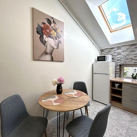 Modern Apartment, 5Mins To Rynok Square Leópolis Exterior foto