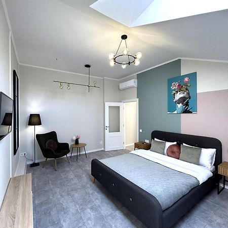 Modern Apartment, 5Mins To Rynok Square Leópolis Exterior foto