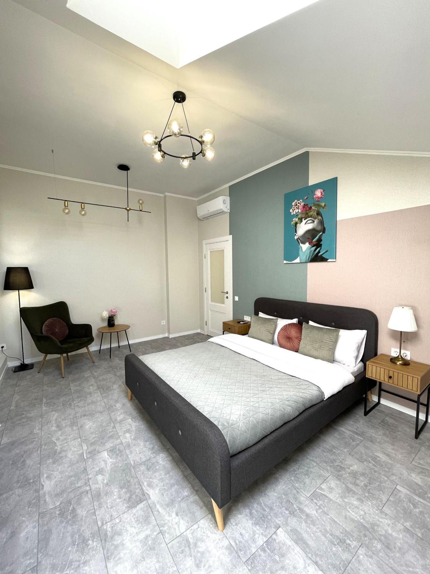 Modern Apartment, 5Mins To Rynok Square Leópolis Exterior foto