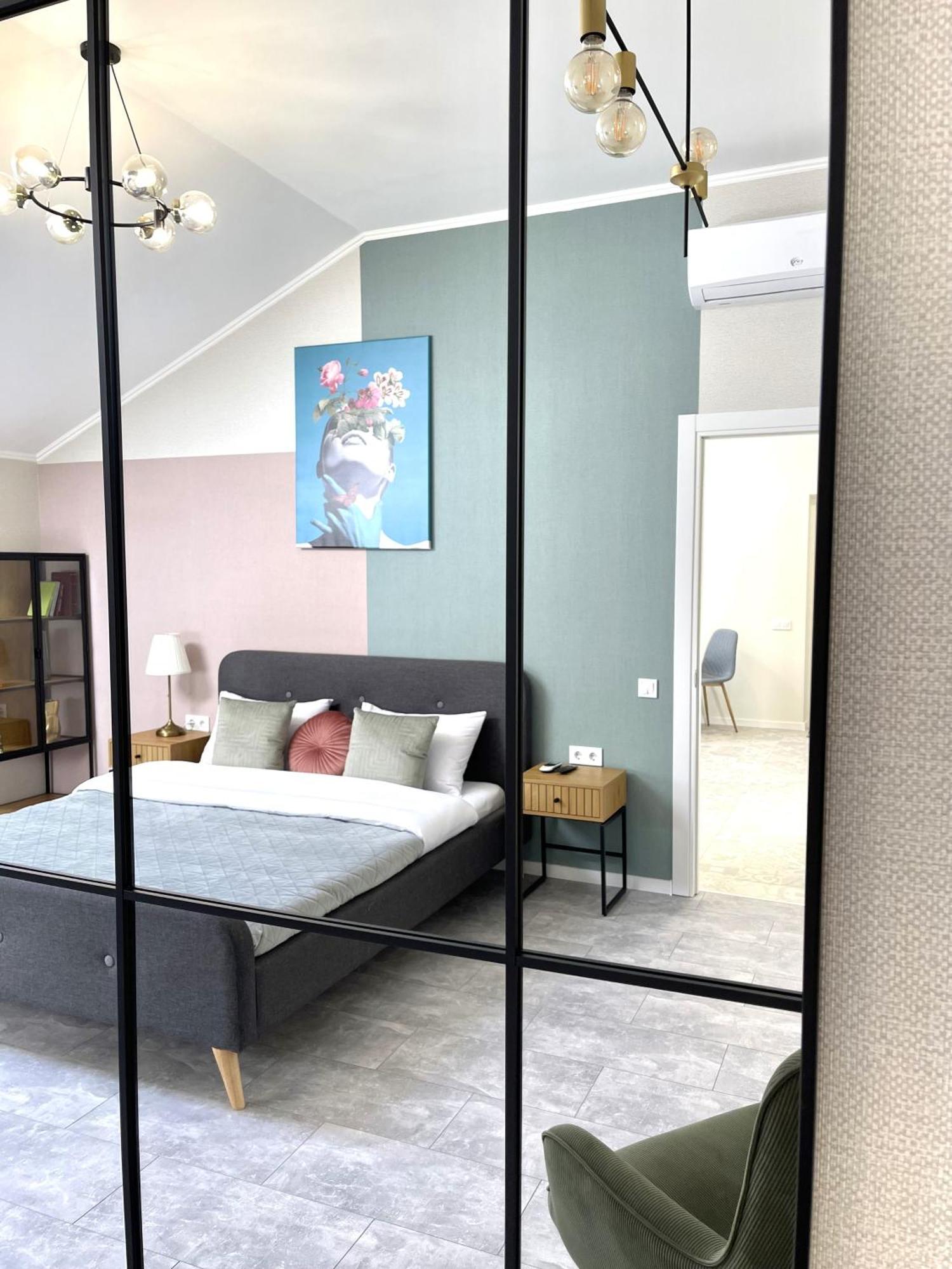 Modern Apartment, 5Mins To Rynok Square Leópolis Exterior foto