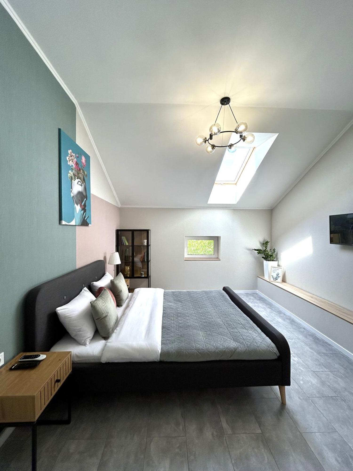 Modern Apartment, 5Mins To Rynok Square Leópolis Exterior foto