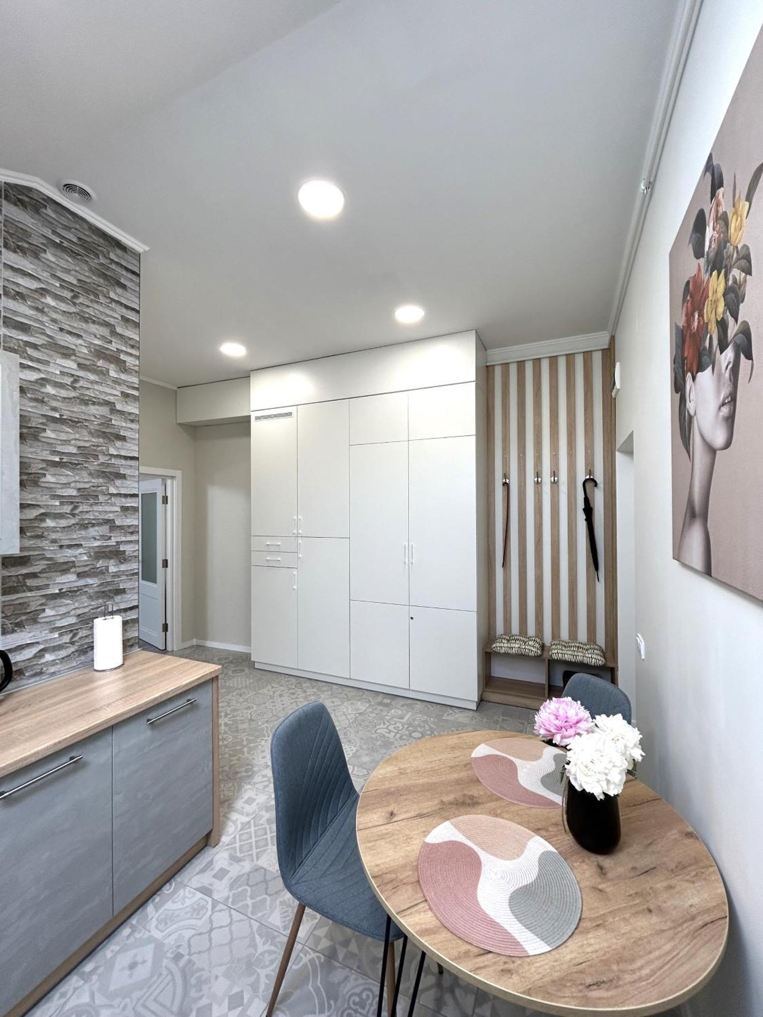 Modern Apartment, 5Mins To Rynok Square Leópolis Exterior foto
