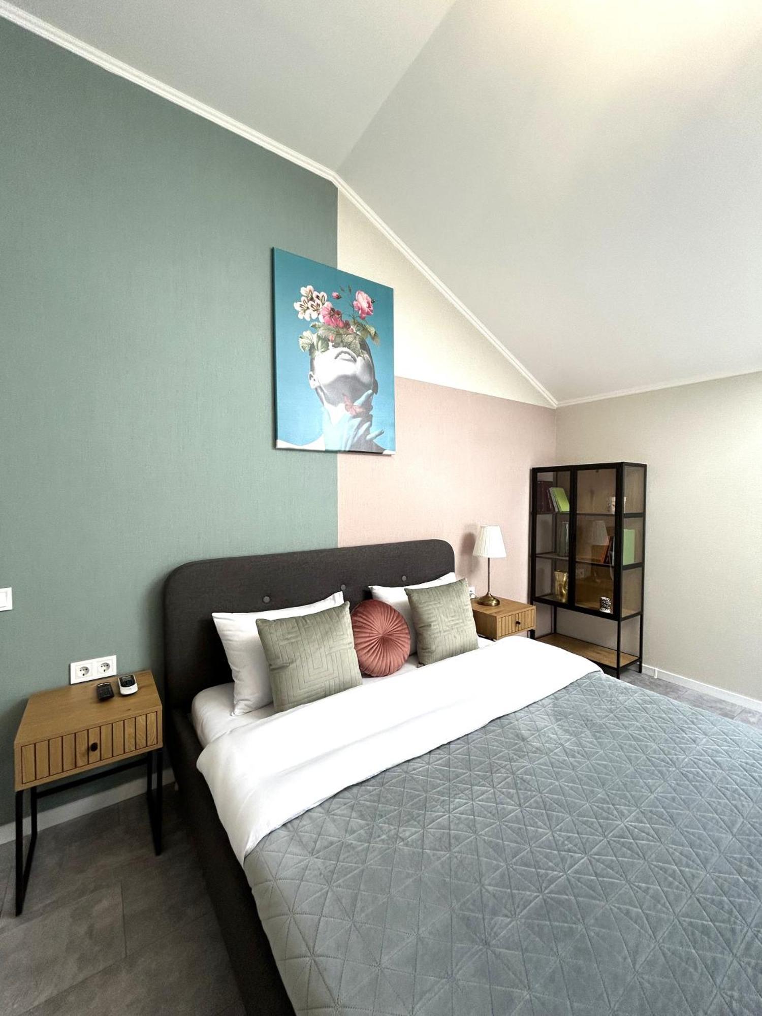Modern Apartment, 5Mins To Rynok Square Leópolis Exterior foto
