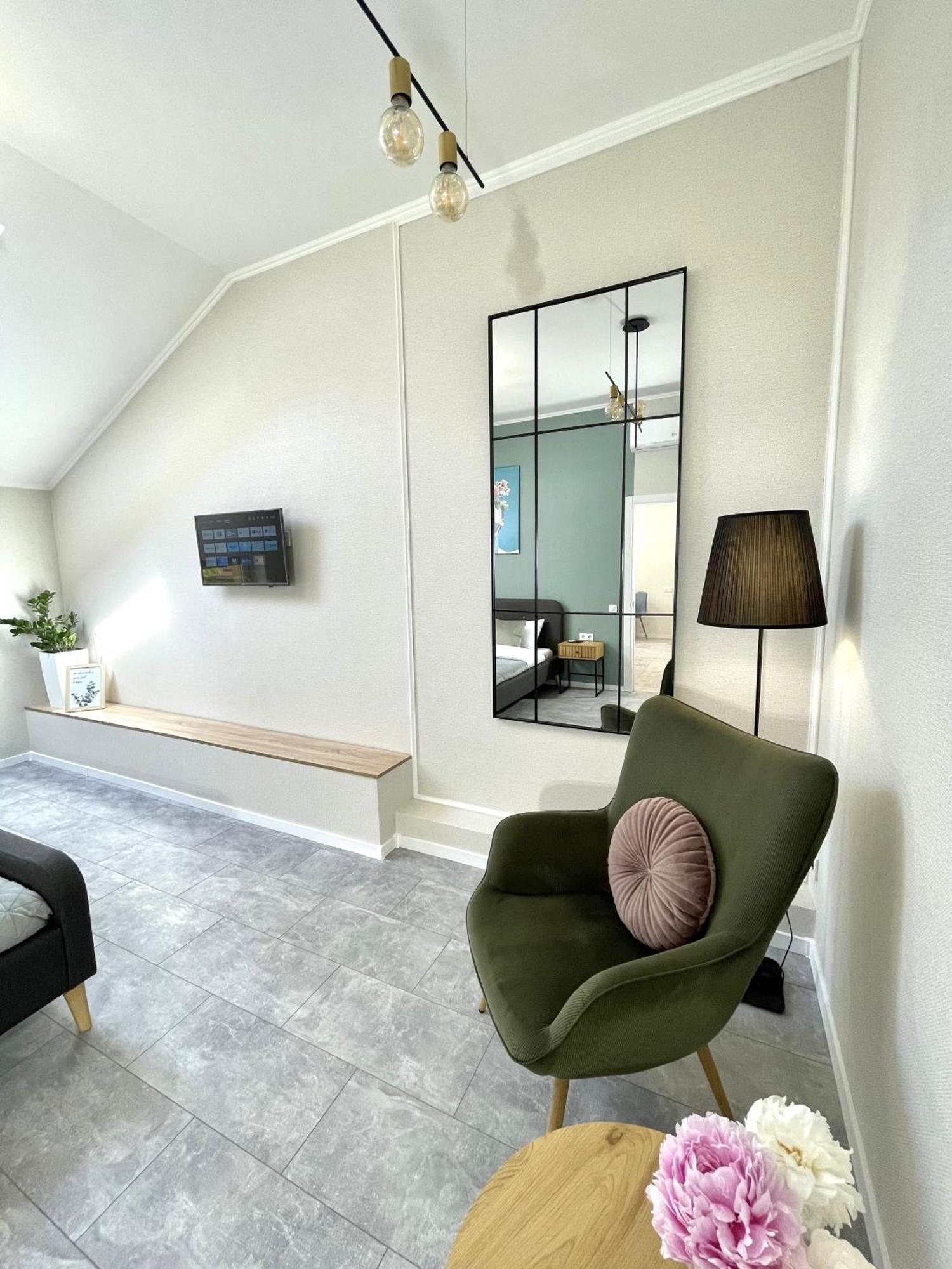 Modern Apartment, 5Mins To Rynok Square Leópolis Exterior foto
